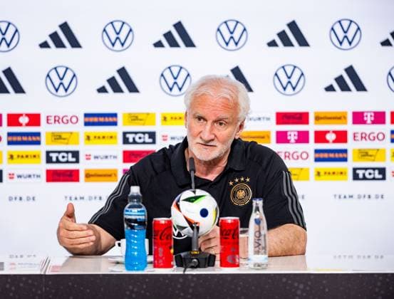 27.05.2024, GER, Fussball, Maenner, Saison 2023 2024, DFB Nationalmannschaft Trainingslager Blankenhain Eröffnungspressekonferenz im Schloss Blankenhain Zur Eröffnungspressekonferenz sind dabei, Julian Nagelsmann (DFB Nationalmannschaft Cheftrainer) und Rudi Voeller 99444 Blankenhain Schloss Blankenhain Thüringen Deutschland