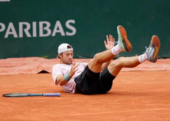 Henri Squire (GER) rutscht aus und stuerzt zu Boden Tennis - French Open 2024 - Roland Garros - Paris - - France - 27 May 2024. Copyright: xJuergenxHasenkopfx