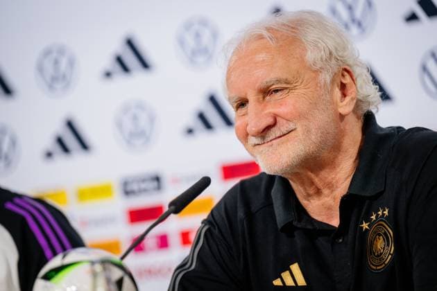 Blankenhain , 270524 , EM-Trainingscamp , Blankenhain erwartet DFB-Elf , Pressekonferenz Im Bild: Pressekonferenz im Blankenhainer Schloss mit Rudi Völler, Direktor der Männer-Nationalmannschaft