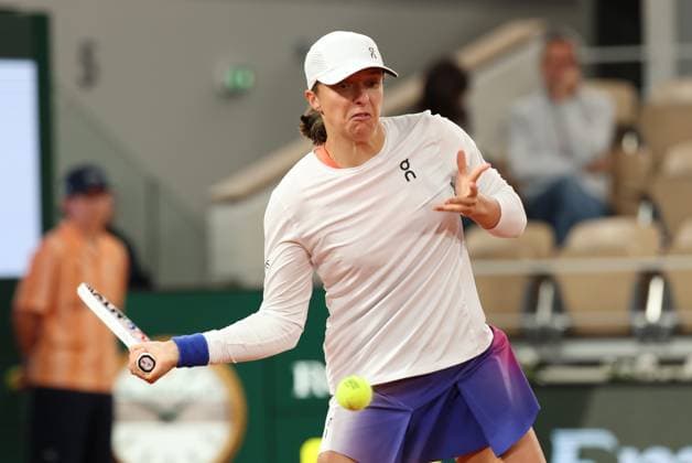 ROLAND GARROS 2024 Thierry Larret Maxppp. Tennis. Roland Garros 2024. Internationaux de France de tennis. Stade Roland Garros, Paris (75). Le 27 mai 2024.Court Philippe Chatrier : Court Philippe Chatrier : Iga SWIATEK (POL) vs Leolia JEANJEAN (FRA) PARIS (75) STADE ROLAND GARROS PARIS ILE DE FRANCE FRANCE  Copyright: xThierryxLarret MAXPPPxThierryxLarretx TL_20240527_0301 0481710553st