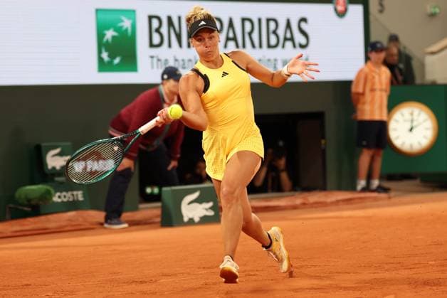 ROLAND GARROS 2024 Thierry Larret Maxppp. Tennis. Roland Garros 2024. Internationaux de France de tennis. Stade Roland Garros, Paris (75). Le 27 mai 2024.Court Philippe Chatrier : Court Philippe Chatrier : Iga SWIATEK (POL) vs Leolia JEANJEAN (FRA) PARIS (75) STADE ROLAND GARROS PARIS ILE DE FRANCE FRANCE  Copyright: xThierryxLarret MAXPPPxThierryxLarretx TL_20240527_0304 0481710564st