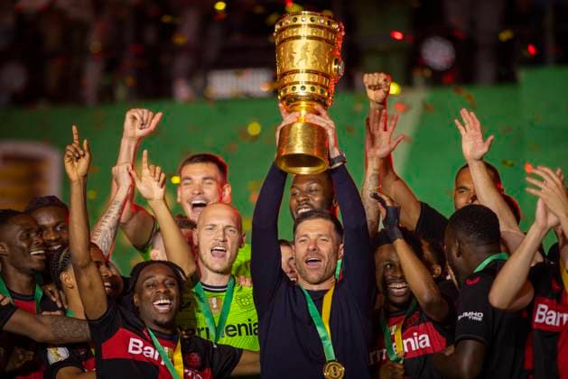Berlin, Germany. 25th Mai 2024. Trainer Xabi Alonso (Leverkusen) mit Pokal 1. FC Kaiserslautern - Bayer Leverkusen 25.05.2024 *** Berlin, Germany 25th May 2024 Coach Xabi Alonso Leverkusen with trophy 1 FC Kaiserslautern Bayer Leverkusen 25 05 2024