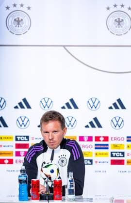 27.05.2024, GER, Fussball, Maenner, Saison 2023 2024, DFB Nationalmannschaft Trainingslager Blankenhain Eröffnungspressekonferenz im Schloss Blankenhain Im Bild zu sehen Julian Nagelsmann (DFB Nationalmannschaft Cheftrainer) Zur Eröffnungspressekonferenz sind dabei, Julian Nagelsmann (DFB Nationalmannschaft Cheftrainer) und Rudi Voeller (Direktor DFB A-Auswahl) 99444 Blankenhain Schloss Blankenhain Thüringen Deutschland