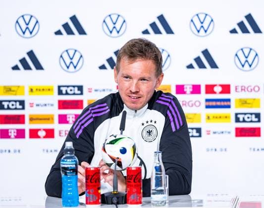 27.05.2024, GER, Fussball, Maenner, Saison 2023 2024, DFB Nationalmannschaft Trainingslager Blankenhain Eröffnungspressekonferenz im Schloss Blankenhain Im Bild zu sehen Julian Nagelsmann (DFB Nationalmannschaft Cheftrainer) Zur Eröffnungspressekonferenz sind dabei, Julian Nagelsmann (DFB Nationalmannschaft Cheftrainer) und Rudi Voeller (Direktor DFB A-Auswahl) 99444 Blankenhain Schloss Blankenhain Thüringen Deutschland