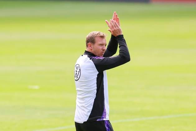 Bundestrainer Julian Nagelsmann (Germany) klatscht in die Haende, Oeffentliches Training Tag 1, Trainingslager der deutschen Natiionalmannschaft, Ernst-Abbe-Sportfeld, 27.05.2024, Jena, Deutschland.