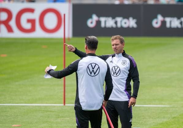 Fussball, Herren, Saison 2023 2024, Deutsche Nationalmannschaft, EM-Vorbereitung, öffentliches Training in Jena, im Bild: v. l. Co-Trainer Sandro Wagner (Deutschland), Bundestrainer Julian Nagelsmann (Deutschland), 27.05. 2024, Copyright: xSebastianxRäppold MatthiasxKochx