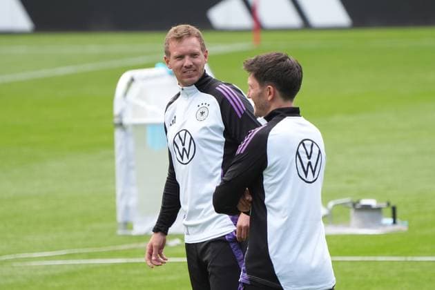 Bundestrainer Julian Nagelsmann (Deutschland Germany) mit Co-Trainer Assistenztrainer Benjamin Glück (Deutschland Germany) - Jena 27.05.2024: Öffentliches Trainingslager der Deutschen Nationalmannschaft zur EM-Vorbereitung, Ernst-Abbe Sportfeld