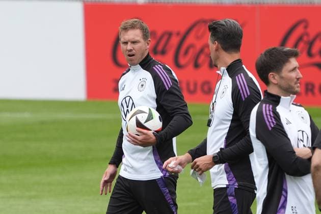 Bundestrainer Julian Nagelsmann (Deutschland Germany) mit Co-Trainer Assistenztrainer Sandro Wagner (Deutschland Germany) - Jena 27.05.2024: Öffentliches Trainingslager der Deutschen Nationalmannschaft zur EM-Vorbereitung, Ernst-Abbe Sportfeld