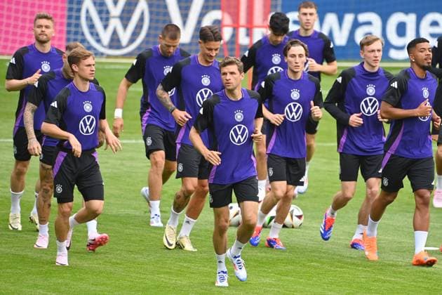Joshua KIMMICH ,David RAUM , Thomas MUELLER (MÜLLER), Oeffentliches Training in Jena , Erst Abbe Sportfeld. Deutsche Fussball Nationalmannschaft,Fussball Trainingslager in Blankenhain Thueringen am 27.05.2024,