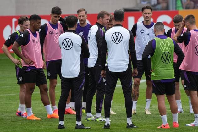 Bundestrainer Julian Nagelsmann (Deutschland Germany) gibt Anweisungen - Jena 27.05.2024: Öffentliches Trainingslager der Deutschen Nationalmannschaft zur EM-Vorbereitung, Ernst-Abbe Sportfeld