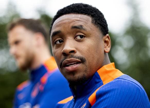 ZEIST - Steven Bergwijn during a media moment prior to a training at the KNVB Campus on May 27, 2024 in Zeist, the Netherlands. The Dutch national team, Nationalteam is preparing for the European Football Championship in Germany. ANP KOEN VAN WEEL UEFA EURO, EM, Europameisterschaft,Fussball 2024 Germany 2024 xVIxANPxSportx xxANPxIVx 499745163 originalFilename: 499745163.jpg