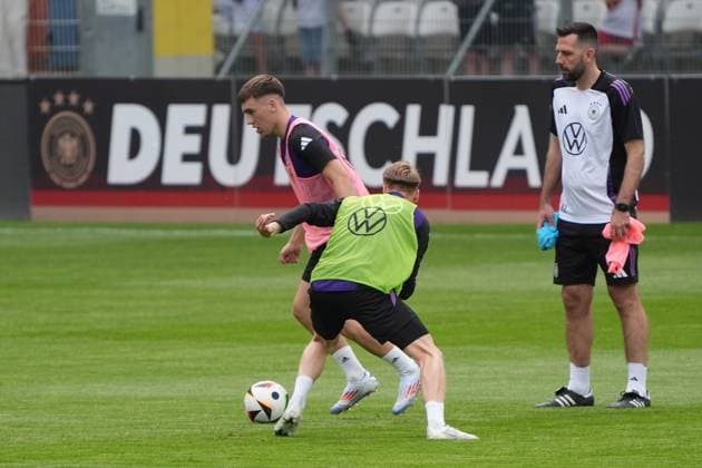 Brajan Gruda (Deutschland) setzt sich durch - Jena 27.05.2024: Öffentliches Trainingslager der Deutschen Nationalmannschaft zur EM-Vorbereitung, Ernst-Abbe Sportfeld