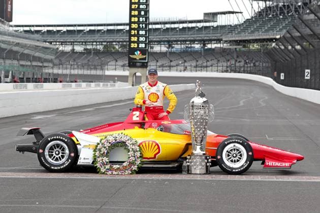 Sport Themen der Woche KW22 Sport Bilder des Tages INDIANAPOLIS, IN - MAY 27: IndyCar, Indy Car, IRL, USA driver Josef Newgarden after winning the 108th running of the Indianapolis 500 poses with the Borg Warner Trophy at the yard of bricks on May 27, 2024, at the Indianapolis Motor Speedway in Indianapolis, Indiana. (Photo by Brian Spurlock Icon Sportswire) AUTO: MAY 27 NTT IndyCar Series Indianapolis 500 Champion EDITORIAL USE ONLY Icon24052750012