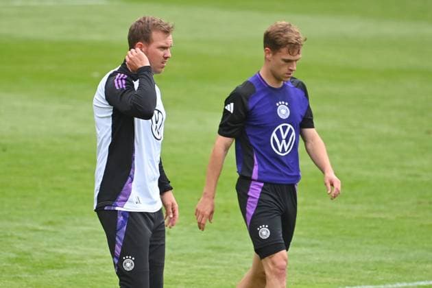 Bundestrainer Julian NAGELSMANN (GER) mit Joshua KIMMICH (GER). Oeffentliches Training in Jena , Ernst Abbe Sportfeld. Deutsche Fussball Nationalmannschaft,Fussball Trainingslager in Blankenhain Thueringen am 27.05.2024,