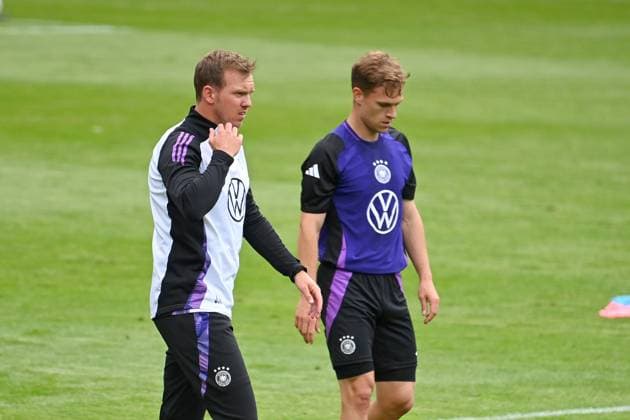 Bundestrainer Julian NAGELSMANN (GER) mit Joshua KIMMICH (GER). Oeffentliches Training in Jena , Ernst Abbe Sportfeld. Deutsche Fussball Nationalmannschaft,Fussball Trainingslager in Blankenhain Thueringen am 27.05.2024,