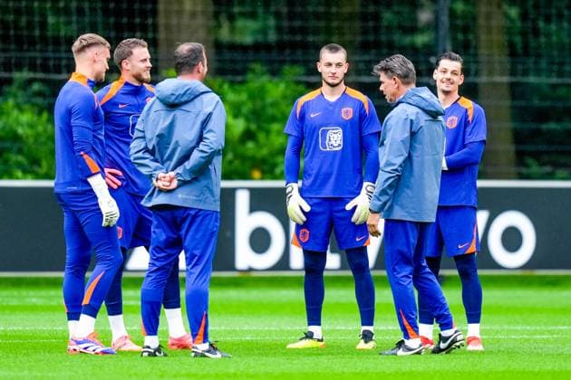 ZEIST, 27-05-2024, KNVB Campus, International football, season 2023 2024 , First training of the Dutch National Football Team in preparation for EURO 2024 , Netherlands goalkeepers Bart Verbruggen , Nick Olij , Justin Bijlow and Mark Flekken during the training Training Netherlands 27-05-2024  x25362092x Copyright:
