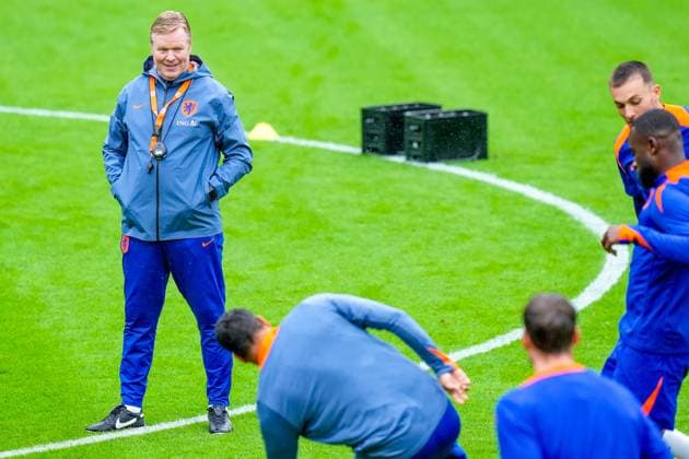 ZEIST, 27-05-2024, KNVB Campus, International football, season 2023 2024 , First training of the Dutch National Football Team in preparation for EURO 2024 , Netherlands coach Ronald Koeman during the training Training Netherlands 27-05-2024  x25362093x Copyright: