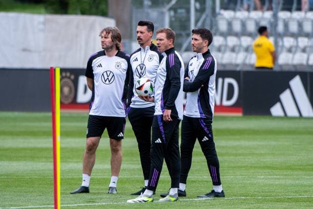Julian Nagelsmann (Deutschland, Bundestrainer), Sandro Wagner (Deutschland, Co-Trainer), Benjamin Glueck (Deutschland, Co-Trainer), GER, Training DFB Fussball Herren Nationalmannschaft Deutschland, Oeffentliches Auftakttraining Jena, UEFA Fussball Europameisterschaft 2024, 27.05.2024 DFB regulations prohibit any use of photographs as image sequences and or quasi-video GER, Training DFB Fussball Herren Nationalmannschaft Deutschland, Oeffentliches Auftakttraining Jena, UEFA Fussball Europameisterschaft 2024, 27.05.2024 Jena Copyright: xEibner-Pressefoto Memmlerx EP_MMR