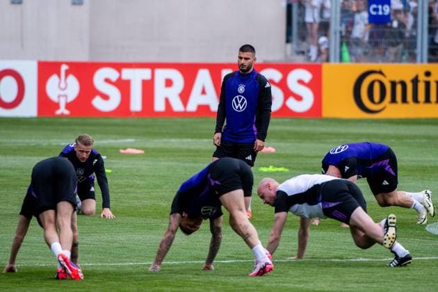 Deniz Undav (Deutschland) und Team, GER, Training DFB Fussball Herren Nationalmannschaft Deutschland, Oeffentliches Auftakttraining Jena, UEFA Fussball Europameisterschaft 2024, 27.05.2024 DFB regulations prohibit any use of photographs as image sequences and or quasi-video GER, Training DFB Fussball Herren Nationalmannschaft Deutschland, Oeffentliches Auftakttraining Jena, UEFA Fussball Europameisterschaft 2024, 27.05.2024 Jena Copyright: xEibner-Pressefoto Memmlerx EP_MMR
