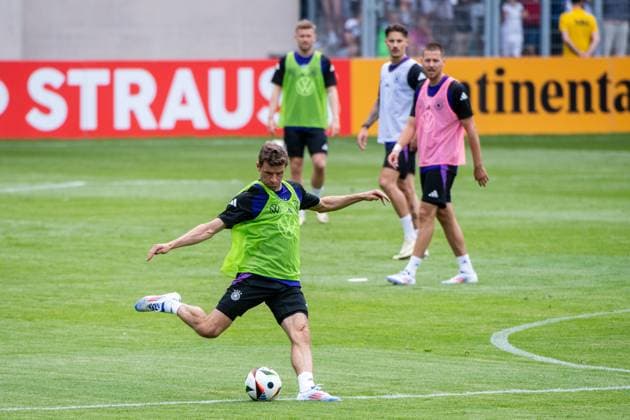 Thomas Mueller (Deutschland), GER, Training DFB Fussball Herren Nationalmannschaft Deutschland, Oeffentliches Auftakttraining Jena, UEFA Fussball Europameisterschaft 2024, 27.05.2024 DFB regulations prohibit any use of photographs as image sequences and or quasi-video GER, Training DFB Fussball Herren Nationalmannschaft Deutschland, Oeffentliches Auftakttraining Jena, UEFA Fussball Europameisterschaft 2024, 27.05.2024 Jena Copyright: xEibner-Pressefoto Memmlerx EP_MMR