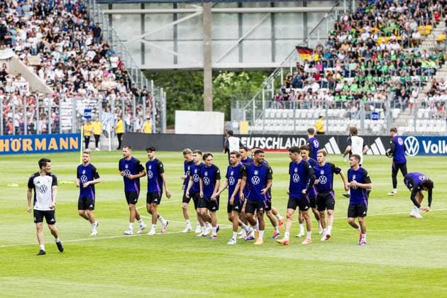 DFB Trainingslager Öffentliches Training; 27.05.2024 Warmlaufen DFB Trainingslager Öffentliches Training; Jena, Ernst-Abbe-Sportfeld am 27.05.2024 Copyright: xBEAUTIFULxSPORTS Wunderlx