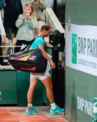 Rafael Nadal (ESP) verlaesst den Platz nach seiner Nierderlage, Emotion Tennis - French Open 2024 - Roland Garros - Paris - - France - 27 May 2024. Copyright: xJuergenxHasenkopfx