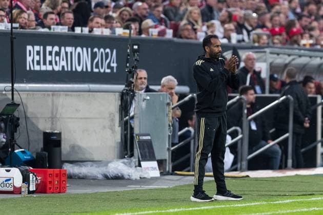 Bundesliga Relegation Saison 2023 24 Rückspiel: Fortuna Düsseldorf - VfL Bochum; 27.05.2024 Daniel Thioune (Trainer Fortuna Düsseldorf) applaudiert Bundesliga Relegation Saison 2023 24 Rückspiel, Fortuna Düsseldorf - VfL Bochum, am 27.05.2024, Merkur Spiel-Arena, Düsseldorf. DFL regulations prohibit any use of photographs as image sequences and or quasi-video *** Bundesliga relegation season 2023 24 second leg Fortuna Düsseldorf VfL Bochum 27 05 2024 Daniel Thioune Coach Fortuna Düsseldorf applauds Bundesliga relegation season 2023 24 second leg, Fortuna Düsseldorf VfL Bochum, on 27 05 2024, Merkur Spiel Arena, Düsseldorf DFL regulations prohibit any use of photographs as image sequences and or quasi video Copyright: xBEAUTIFULxSPORTS Meuselx