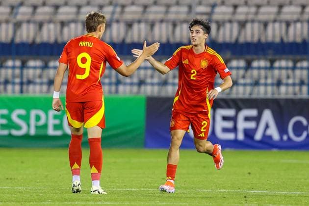 Larnaca, Cyprus, May 27th 2024: Jesus Fortea (2 Spain) and Adrian Arnucio (9 Spain) celebrate scoring (1-1) during the UEFA European Under-17 Championship match between England and Spain at Antonis Papadopoulos Stadium, in Larnaca, Cyprus. (Chara Savvidou SPP) Copyright: xCharaxSavvidoux xSPPx spp-en-ChSaSp-CHA_0024