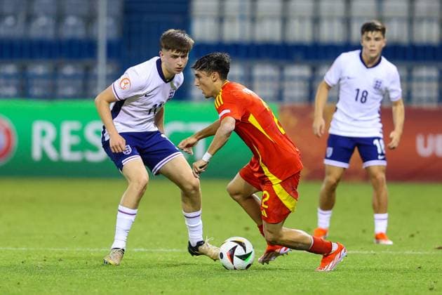 Larnaca, Cyprus, May 27th 2024: Mikey Moore (11 England) and Jesus Fortea (2 Spain) during the UEFA European Under-17 Championship match between England and Spain at Antonis Papadopoulos Stadium, in Larnaca, Cyprus. (Chara Savvidou SPP) Copyright: xCharaxSavvidoux xSPPx spp-en-ChSaSp-CHA_0181