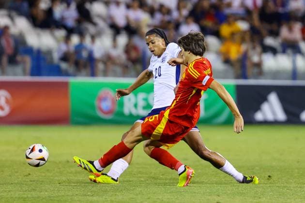 Larnaca, Cyprus, May 27th 2024: Divine Mukasa (20 England) and Andres Cuenca (5 Spain) during the UEFA European Under-17 Championship match between England and Spain at Antonis Papadopoulos Stadium, in Larnaca, Cyprus. (Chara Savvidou SPP) Copyright: xCharaxSavvidoux xSPPx spp-en-ChSaSp-CHA_0193