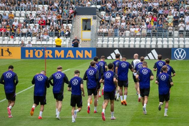 Deutsche Fußballnationalmannschaft traniert in Jena 20240527 Öffentliches Training der deutschen Fußballnationalmannschaft der Herren in Jena vor 15.000 Fans.