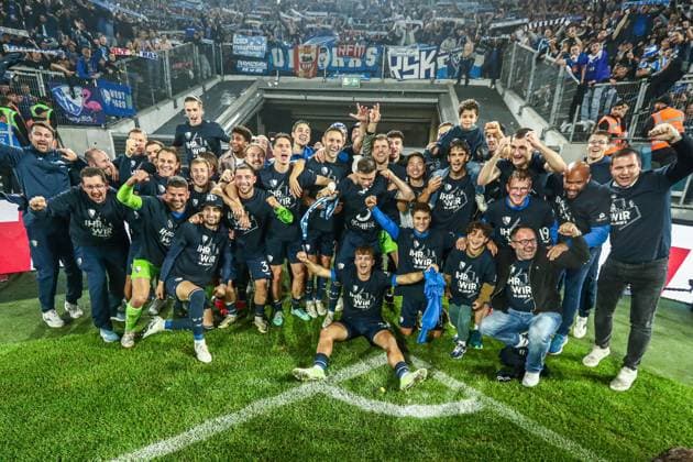 Sport Themen der Woche KW22 Sport Bilder des Tages VfL Bochum Spieler feiern den Sieg, GER, Fortuna Düsseldorf Duesseldorf 1895 vs. VfL Bochum 1848, Bundesliga-Relegation, Rueckspiel, Spielzeit 2023 2024, 27.05.2024, DFB DFL regulations prohibit any use of photographs as image sequences and or quasi-video., GER, Fortuna Düsseldorf Duesseldorf 1895 vs. VfL Bochum 1848, Bundesliga-Relegation, Rueckspiel, Spielzeit 2023 2024, 27.05.2024, DFB DFL regulations prohibit any use of photographs as image sequences and or quasi-video., Foto: Eibner-Pressefoto Gabriel Boia Düsseldorf Dueseldorf *** VfL Bochum players celebrate the victory, GER, Fortuna Düsseldorf Duesseldorf 1895 vs VfL Bochum 1848, Bundesliga Relegation, Rueckspiel, Spielzeit 2023 2024, 27 05 2024, DFB DFL regulations prohibit any use of photographs as image sequences and or quasi video , GER, Fortuna Düsseldorf Duesseldorf 1895 vs VfL Bochum 1848, Bundesliga Relegation, Second leg, Match time 2023 2024, 27 05 2024, DFB DFL regulations prohibit any use of photographs as image sequences and or quasi video , Foto Eibner Pressefoto Gabriel Boia Düsseldorf Dueseldorf Copyright: xGabrielxBoiax EP_EER