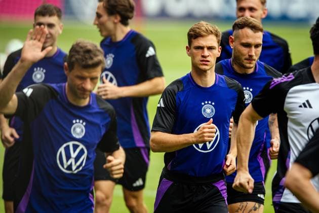 Jena , 270524 , 15.000 Fans feiern das DFB-Team beim öffentlichen Training in Jena Im Bild: Joshua Kimmich