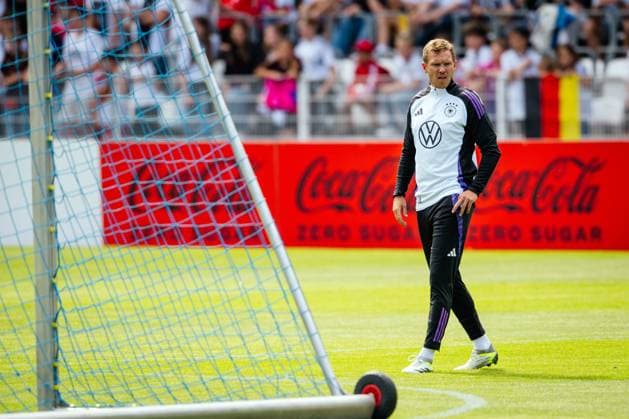 Jena , 270524 , 15.000 Fans feiern das DFB-Team beim öffentlichen Training in Jena Im Bild: Bundestrainer Julian Nagelsmann