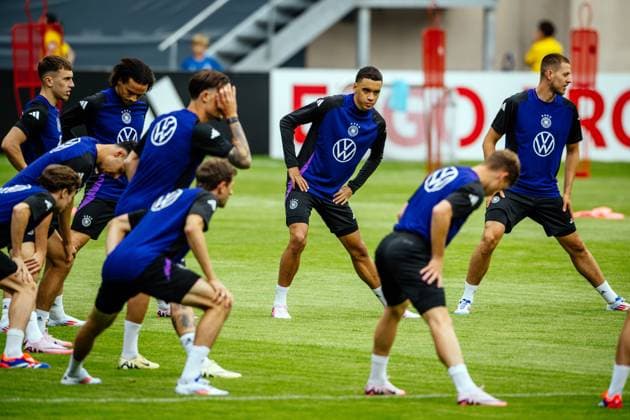 Jena , 270524 , 15.000 Fans feiern das DFB-Team beim öffentlichen Training in Jena Im Bild: Jamal Musiala