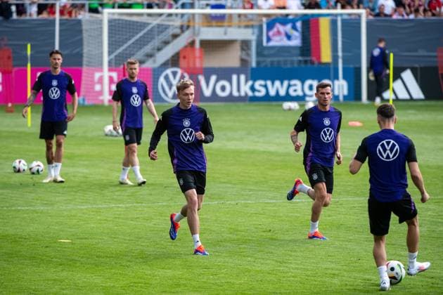 Maximilian Beier (Deutschland), Pascal Groß (Deutschland), davor Brajan Gruda (Deutschland), GER, Training DFB Fussball Herren Nationalmannschaft Deutschland, Oeffentliches Auftakttraining Jena, UEFA Fussball Europameisterschaft 2024, 27.05.2024 DFB regulations prohibit any use of photographs as image sequences and or quasi-video GER, Training DFB Fussball Herren Nationalmannschaft Deutschland, Oeffentliches Auftakttraining Jena, UEFA Fussball Europameisterschaft 2024, 27.05.2024 Jena Copyright: xEibner-Pressefoto Memmlerx EP_MMR