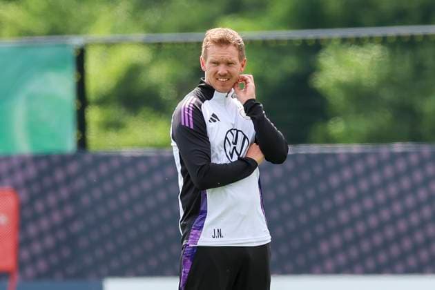 Bundestrainer Julian Nagelsmann schaut, Training der deutschen Nationalmannschaft in Blankenhain, Deutschland.