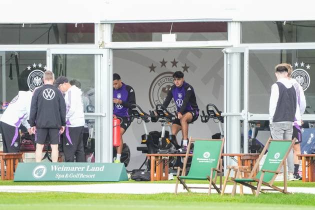 Jamal Musiala (Deutschland Germany), Aleksandar Pavlovic (Deutschland Germany) im Fitnesszelt - Blankenhain 28.05.2024: Trainingslager der Deutschen Nationalmannschaft zur EM-Vorbereitung, Golf Resort Weimarer Land