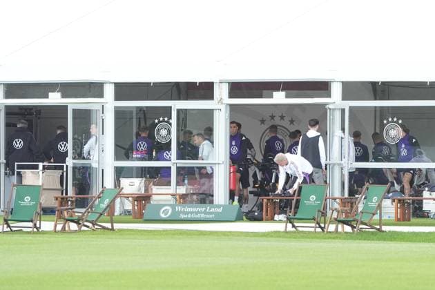 Mannschaft trainiert im Fitnesszelt - Blankenhain 28.05.2024: Trainingslager der Deutschen Nationalmannschaft zur EM-Vorbereitung, Golf Resort Weimarer Land
