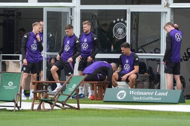 Chris Führich (Deutschland Germany), Brajan Gruda (Deutschland Germany), Maximilian Mittelstädt (Deutschland Germany), Maximilian Beier (Deutschland Germany), Robin Koch (Deutschland Germany) bereiten sich auf das Mannschaftstraining vor - Blankenhain 28.05.2024: Trainingslager der Deutschen Nationalmannschaft zur EM-Vorbereitung, Golf Resort Weimarer Land