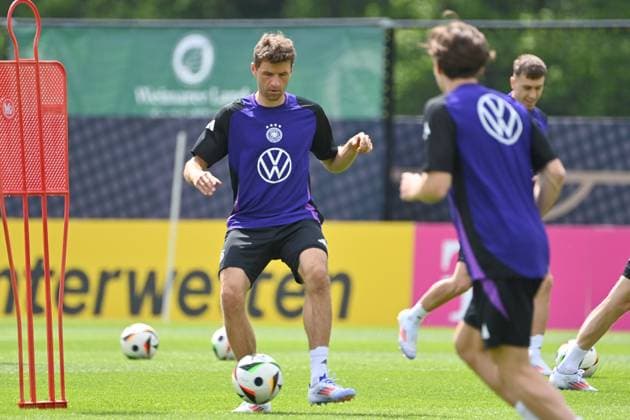 Thomas MUELLER am Ball, Aktion. Training im Golf Resort Weimarer Land,Trainingsplatz. Deutsche Fussball Nationalmannschaft,Fussball Trainingslager in Blankenhain Thueringen am 27.05.2024,