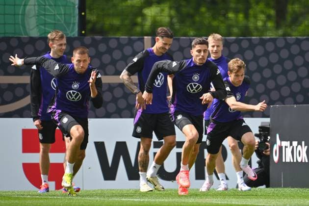 v.re:Joshua KIMMICH, Chris FUEHRICH, Kai HAVERTZ,Robin KOCH, Waldemar ANTON, Maximilian BEIER, Aktion. Training im Golf Resort Weimarer Land,Trainingsplatz. Deutsche Fussball Nationalmannschaft,Fussball Trainingslager in Blankenhain Thueringen am 27.05.2024,