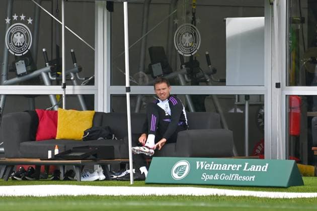 Bundestrainer Julian NAGELSMANN (GER) zieht seine Fussballschuhe an. Training im Golf Resort Weimarer Land,Trainingsplatz. Deutsche Fussball Nationalmannschaft,Fussball Trainingslager in Blankenhain Thueringen am 27.05.2024,