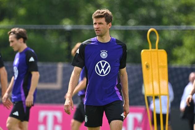 Thomas MUELLER , Aktion,Einzelbild,angeschnittenes Einzelmotiv,Halbfigur,halbe Figur. Training im Golf Resort Weimarer Land,Trainingsplatz. Deutsche Fussball Nationalmannschaft,Fussball Trainingslager in Blankenhain Thueringen am 27.05.2024,