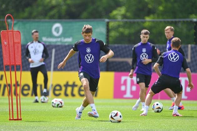 Thomas MUELLER am Ball, Aktion. Training im Golf Resort Weimarer Land,Trainingsplatz. Deutsche Fussball Nationalmannschaft,Fussball Trainingslager in Blankenhain Thueringen am 27.05.2024,