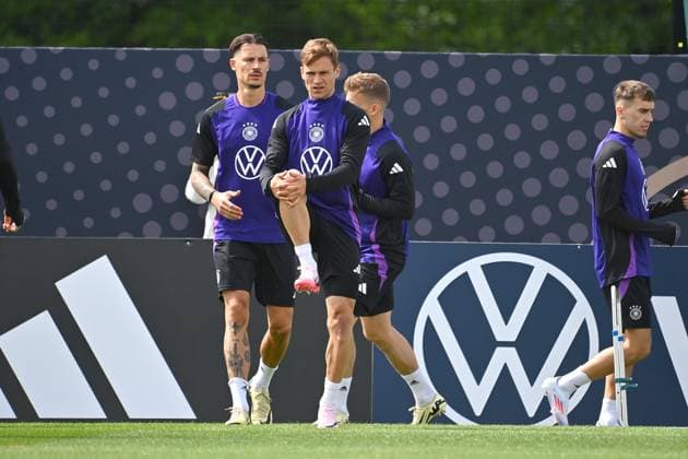 v.li:Robin KOCH, Joshua KIMMICH, Brajan GRUDA. Training im Golf Resort Weimarer Land,Trainingsplatz. Deutsche Fussball Nationalmannschaft,Fussball Trainingslager in Blankenhain Thueringen am 27.05.2024,