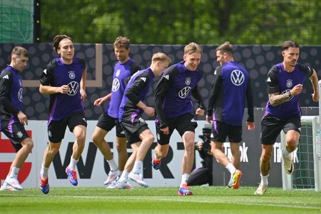 v.re:Robin KOCH, Maximilian BEIER, Rocco REITZ, Aktion. Training im Golf Resort Weimarer Land,Trainingsplatz. Deutsche Fussball Nationalmannschaft,Fussball Trainingslager in Blankenhain Thueringen am 27.05.2024,