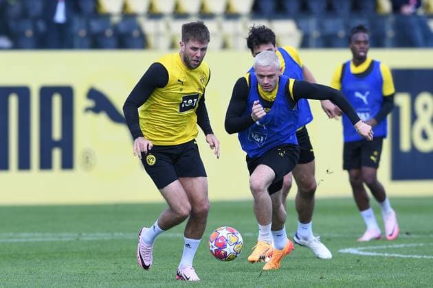 Fußball 1. Bundesliga Training Borussia Dortmund am 28.05.2024 auf dem Trainingsgelände Hohenbuschei in Dortmund Niclas Füllkrug ( Dortmund ), links - Julian Ryerson ( Dortmund ), rechts