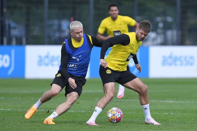 Sport Bilder des Tages Fußball 1. Bundesliga Training Borussia Dortmund am 28.05.2024 auf dem Trainingsgelände Hohenbuschei in Dortmund Julian Ryerson ( Dortmund ), links - Niclas Füllkrug ( Dortmund ), rechts