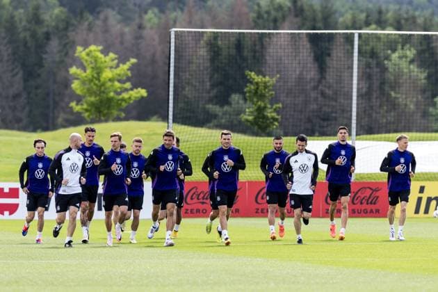 DFB Trainingslager Training; 28.05.2024 Warmlaufen zu Trainingsbeginn DFB Trainingslager Training; Blankenhain, Golf&Spa Resort Weimarer Land am 28.05.2024 Copyright: xBEAUTIFULxSPORTS Wunderlx